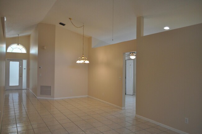 Building Photo - 1592 Carriage Brooke Dr