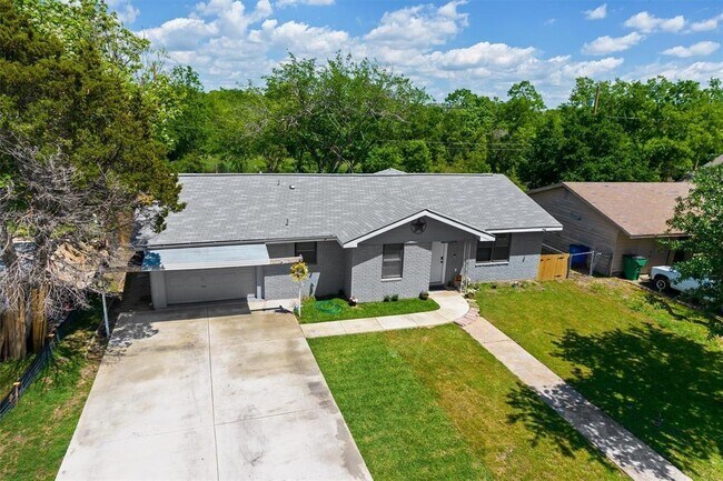 Building Photo - 504 Debus Dr