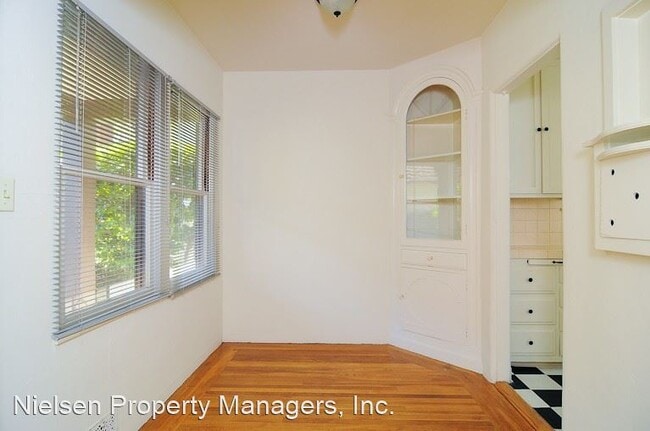 Building Photo - 2309 H St