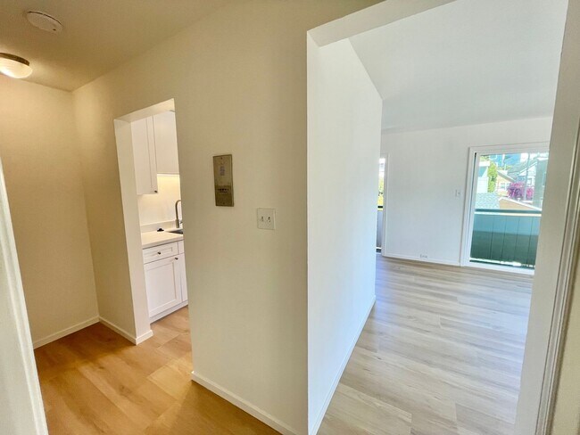 Foto del edificio - Potrero Hill 1 BR/1BA -  Parking, Laundry,...