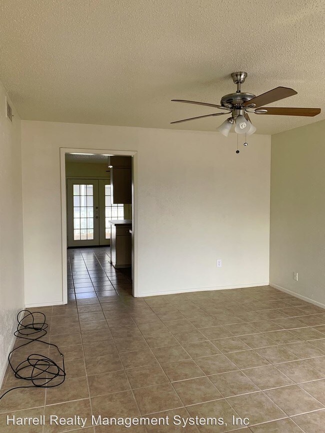 Building Photo - 2 br, 1.5 bath House - 6601 Berry Drive