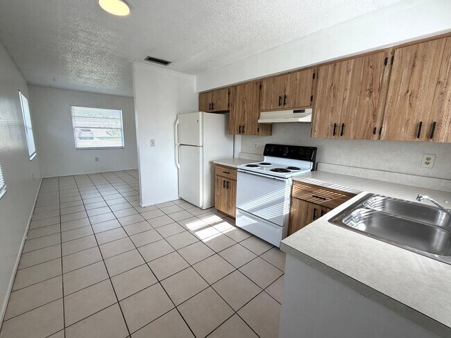 Foto del edificio - 4019-4023 60th Street West