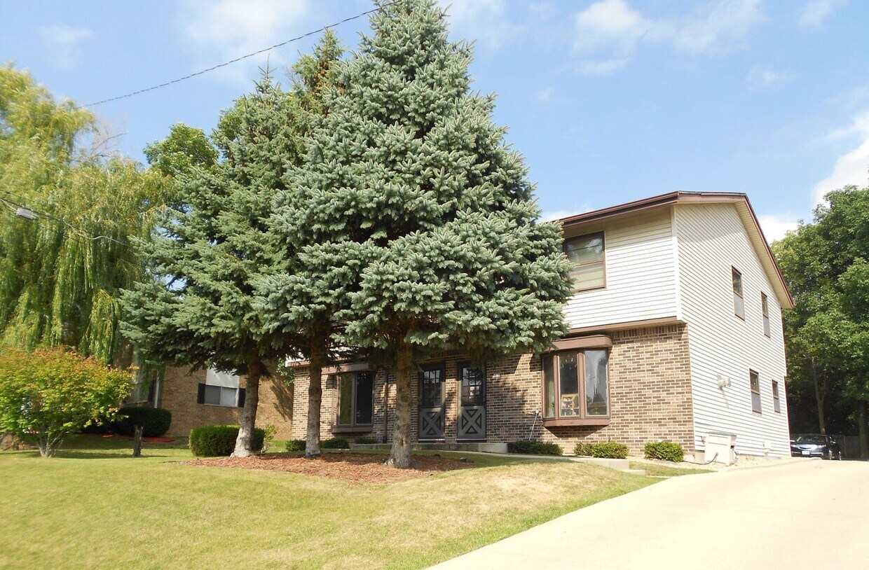 Primary Photo - 4870 S 69th St