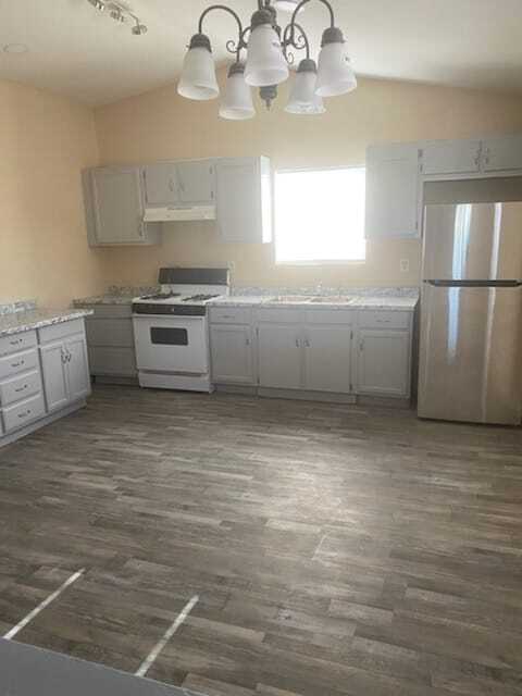 Foto del edificio - 14633 Valentin Dr
