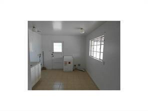 Building Photo - 8125 Wonderland Ln