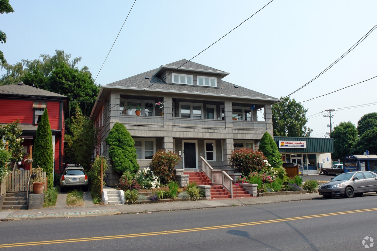 Building Photo - Belmont Arms