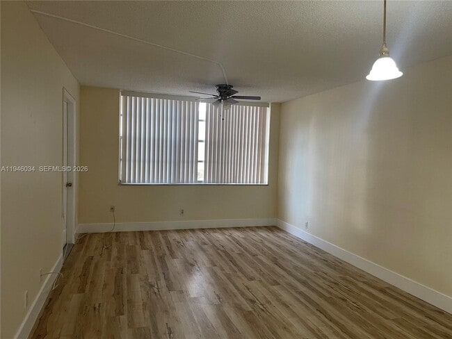 Building Photo - 9481 Evergreen Pl