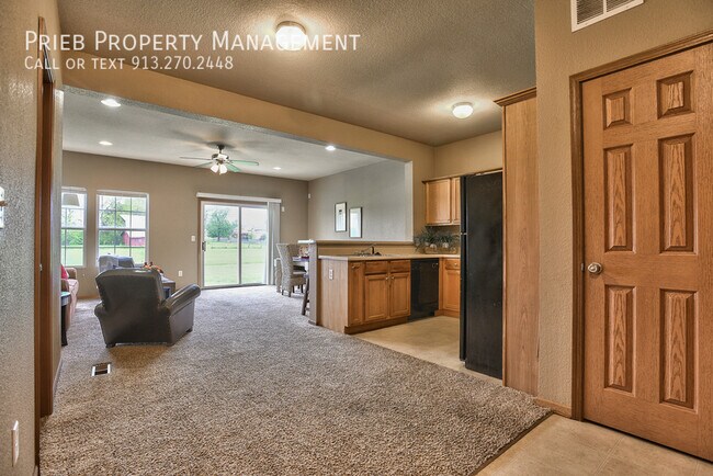 Building Photo - Cottage Park Townhome - Available August 14th