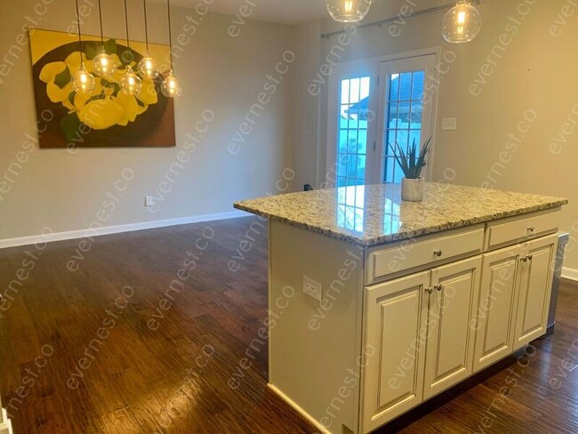 Foto del edificio - 5504 Riverside Heights Way