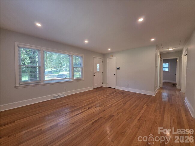 Building Photo - 4426 Holbrook Dr