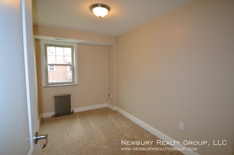 106 W Steuben St Unit 5, Crafton, PA 15205 Room for Rent in Crafton