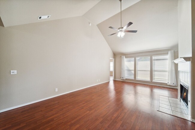 Building Photo - Spacious Home in South Tulsa