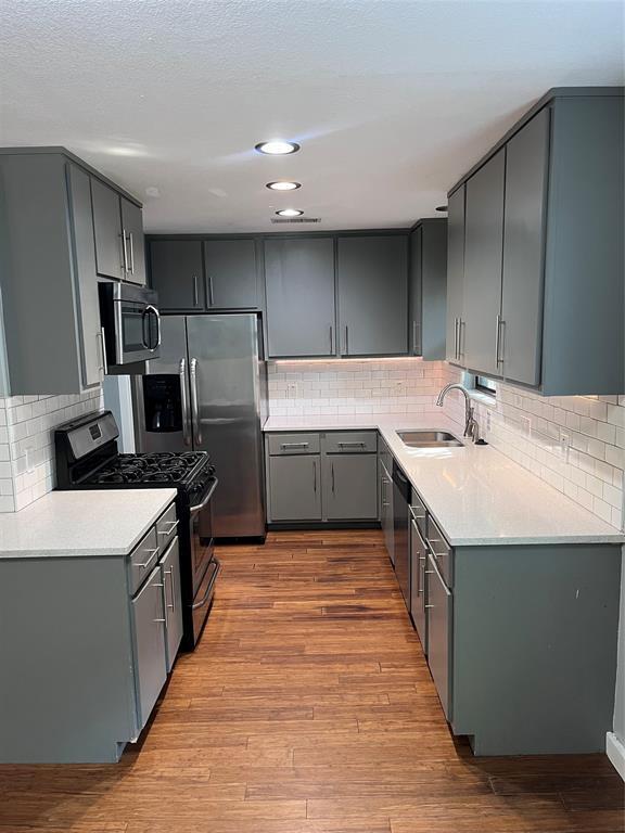 Foto del edificio - 504 Clover Ct