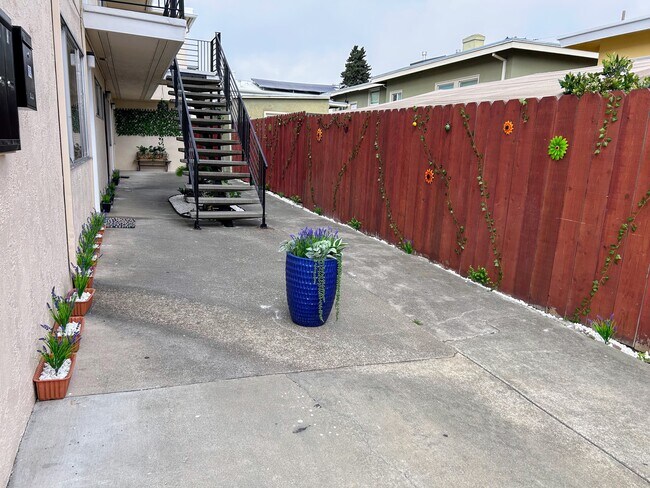 Vestíbulo - 1433 Dwight Way