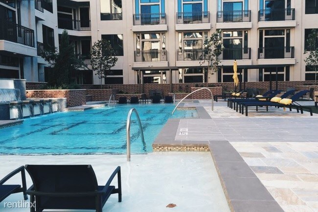 Foto del edificio - 10500 Spring Green Blvd