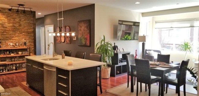 Foto del edificio - 3 br, 2 bath Flat - 2000 Kimball St Apt B1