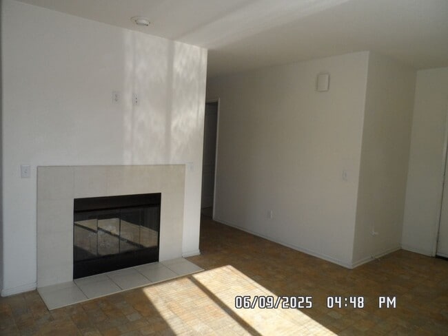 Building Photo - 4 Bedrooms, 2 Bathrooms, 1564 sq. ft., Gas...