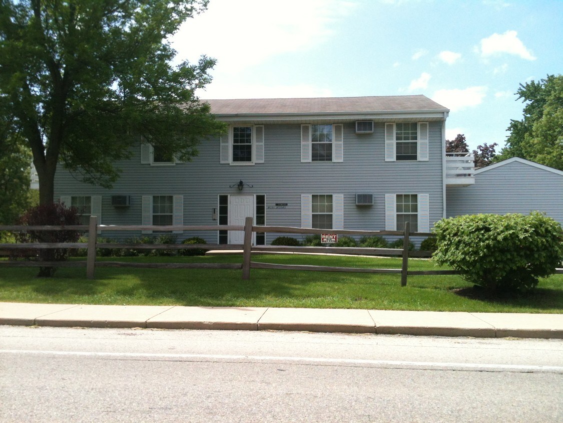 W156N11545 Fond Du Lac Ave Unit 1, Germantown, WI 53022 Apartments in