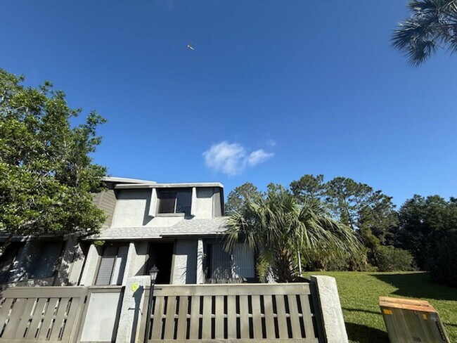 Building Photo - 150 Limewood Pl