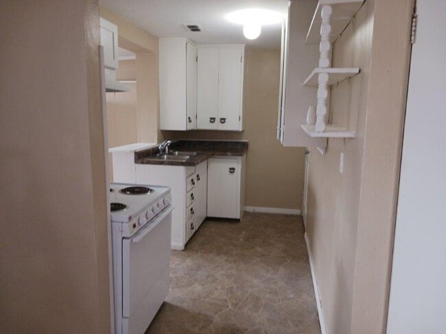 Building Photo - BELOW MARKET RENT!