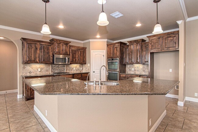 Building Photo - 5811 Oak Creek Drive