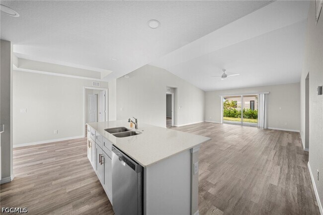 Foto del edificio - 202 NW 25th Pl