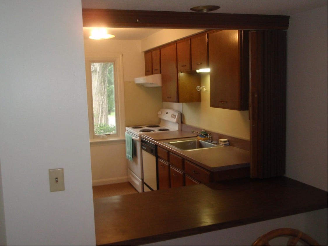 Building Photo - 5 Eaton Ct