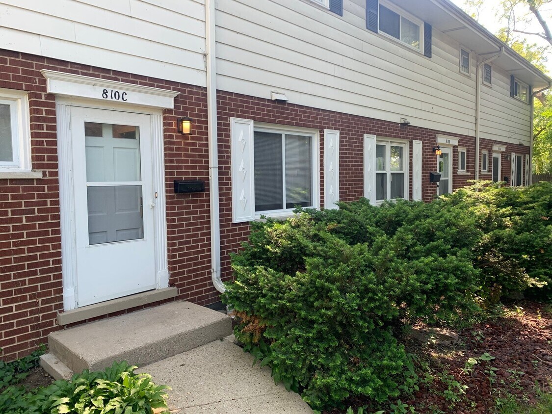 810 Skokie Blvd Unit C, Wilmette, IL 60091 Condo for Rent in Wilmette