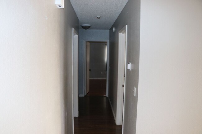 Foto del edificio - 7864 Newhall Ave