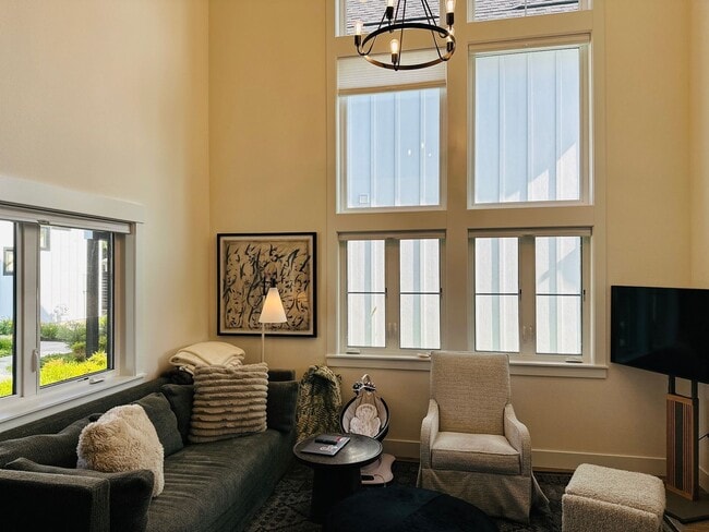 Building Photo - Custom Condo Community