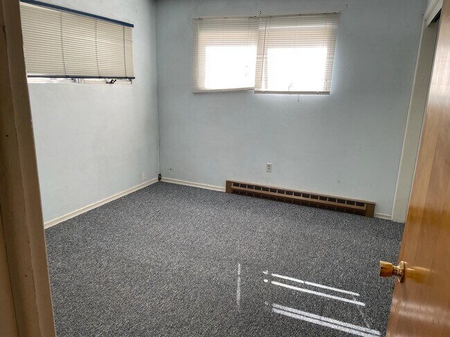 Building Photo - 1165 NE Lybecker Rd