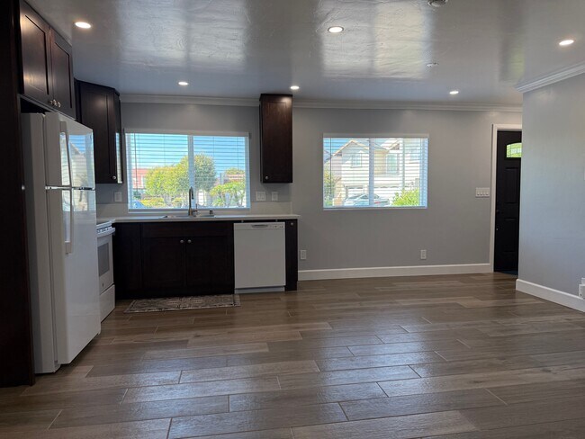Foto del edificio - 6112 Travers Way