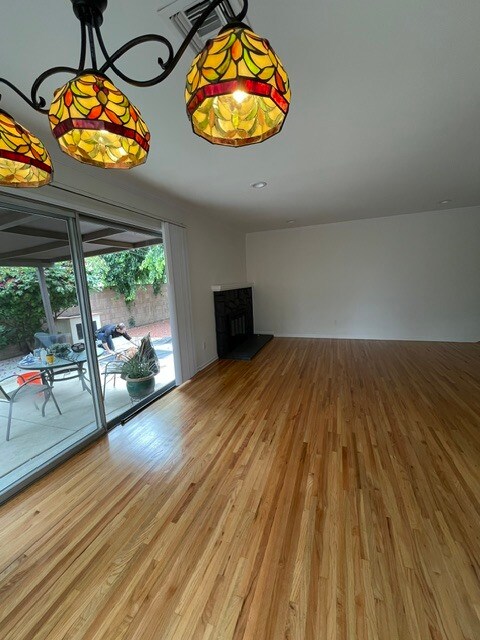 Foto del edificio - 16334 Chatsworth St