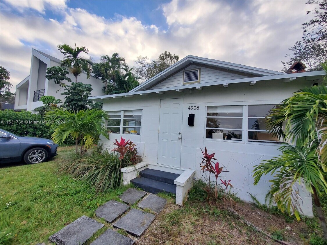 Primary Photo - 4908 Washington Dr