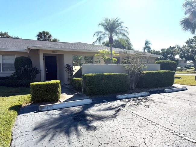 Beautifully Updated & Furnished 2-Bed/2-Ba... - Beautifully Updated & Furnished 2-Bed/2-Ba... Apartment