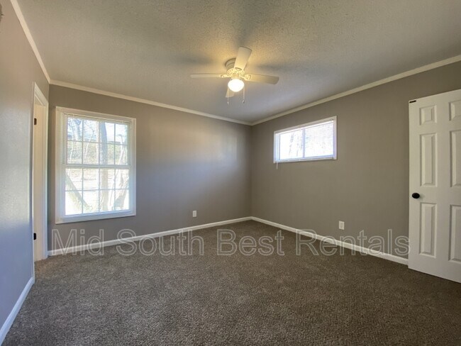 Building Photo - 4039 Cliffdale St