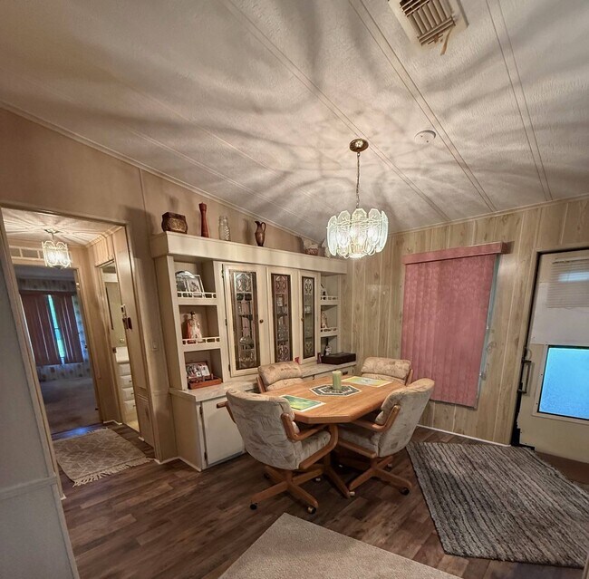 Foto del edificio - 128 Needle Palm Ln