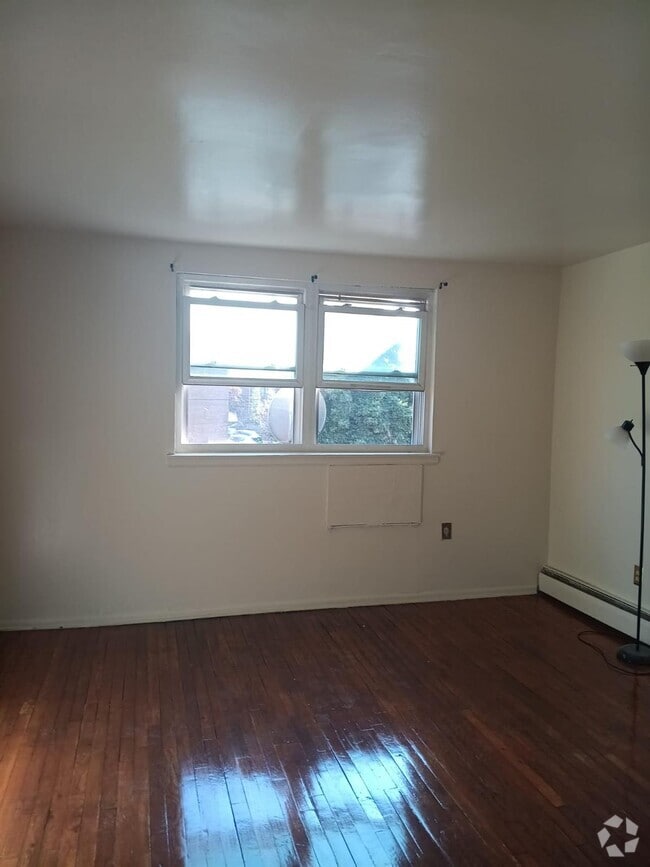 Building Photo - 1464 E 84th St