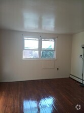 Building Photo - 1464 E 84th St