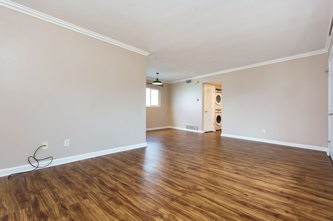 Building Photo - Cute Condo in College Area!