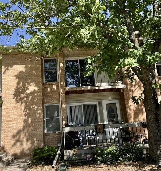 Building Photo - 740 W 10th Ave