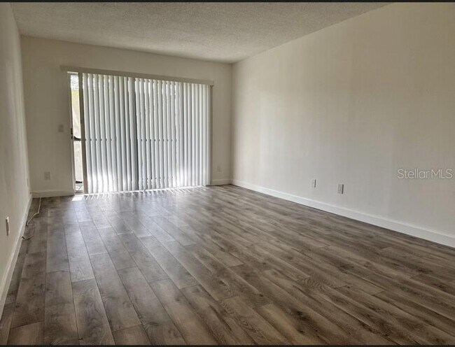 Foto del edificio - 9700 Starkey Rd