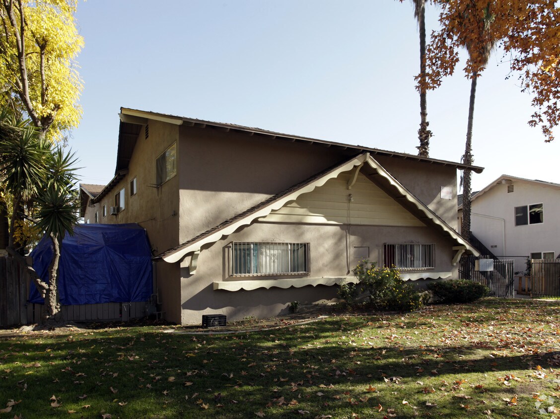 Building Photo - 674 Karesh Ave