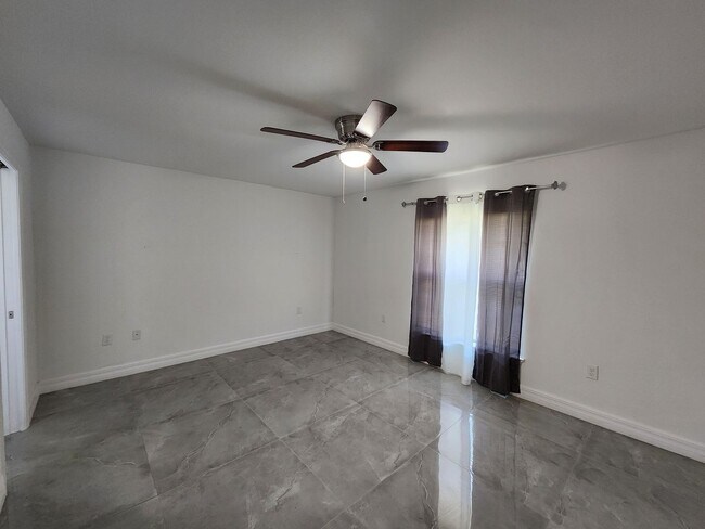 Foto del edificio - BEAUTIFUL 3 BR / 2 BA HOME RECENTLY REDUCED! MOVE IN SPECIAL FIRST MONTH FREE!!!!!