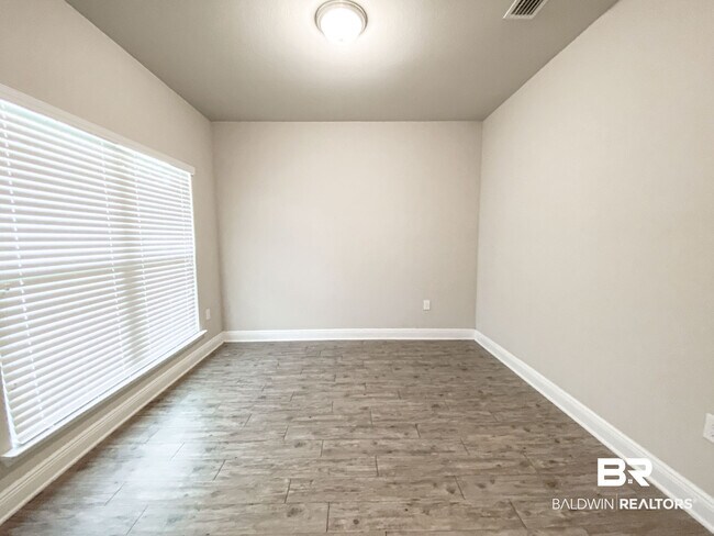 Building Photo - 1713 Covington Ln