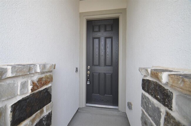 Building Photo - 26303 Camden Cyn Ave