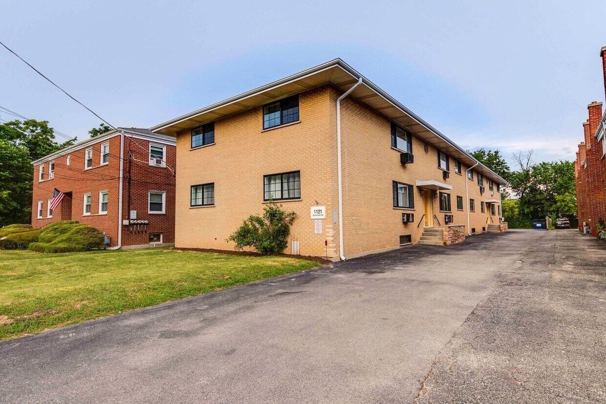 1121 Waukegan Rd Unit 2, Deerfield, IL 60015 Condo for Rent in