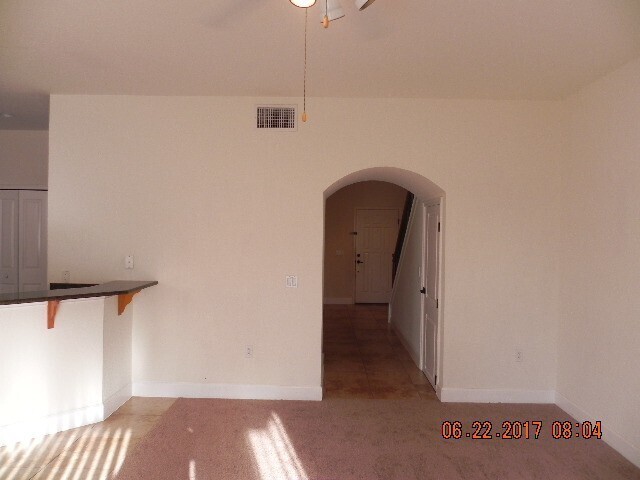 Building Photo - Townhome in La Fortuna, Kissimmee
