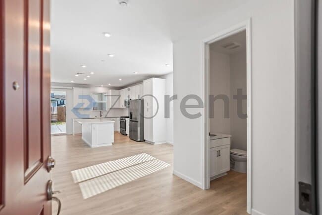 Building Photo - Unit