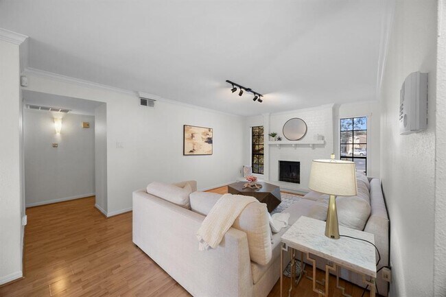 Foto del edificio - 4159 Steck Ave